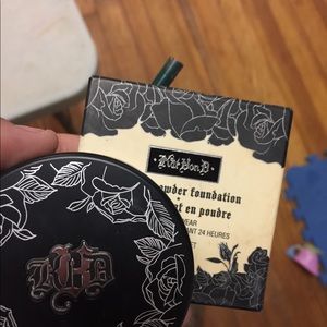 KatVonD lock it powder.